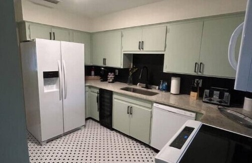 Lakeland House | Forever Young Place Bungalow!