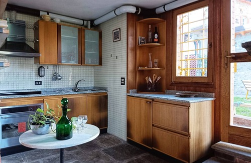 Ramponio Verna House | Former barn with garden and magnificent view of the lake, ideal starting point for trekking.