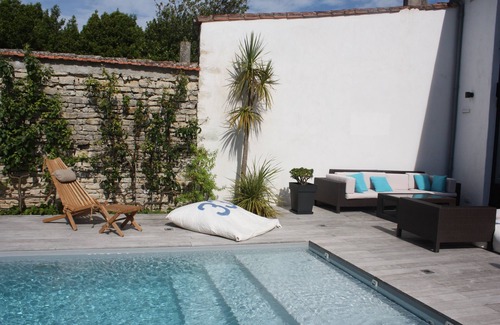 Le Bois-Plage-en-Re House | Former wine storehouse renovated by architect - Heated swimming pool - 5* bed and breakfast