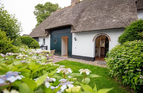 Keitum House | Formerly used as a weaving mill, the thatched Weberhof is now home to three houses.