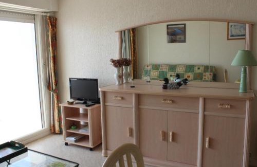 Fort-Mahon-Plage Apartment | Fort-Mahon-Plage : Appartement cosy à deux pas de la mer, animaux admis, parking privatif - FR-1-482-27