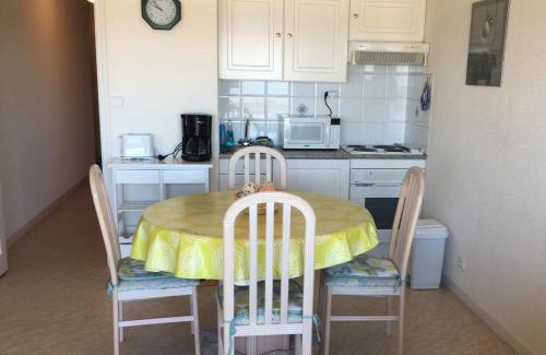 Fort-Mahon-Plage Apartment | Fort-Mahon-Plage : Appartement cosy à deux pas de la mer, animaux admis, parking privatif - FR-1-482-27