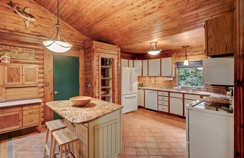 Glenn House | Fort Sassafras - Private Hot Tub, Lake Michigan Beach, Fire Pit, Deck