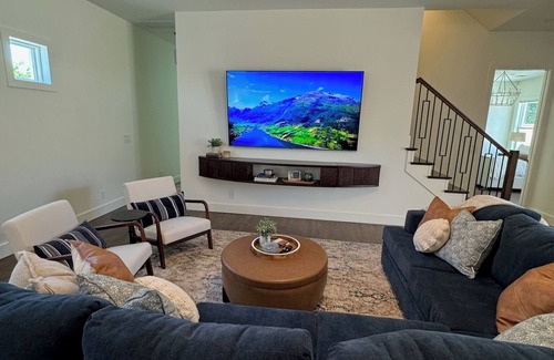 Fort Worth House | Fort Worth Large Rental - steps away from TCU campus and Colonial Country Club!