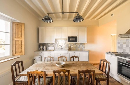 Roinville House | Fortified manor with fields as far as the eye can see