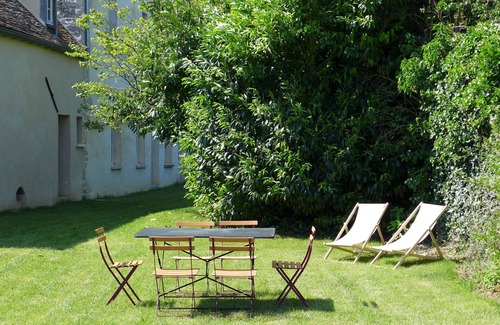 Roinville House | Fortified manor with fields as far as the eye can see