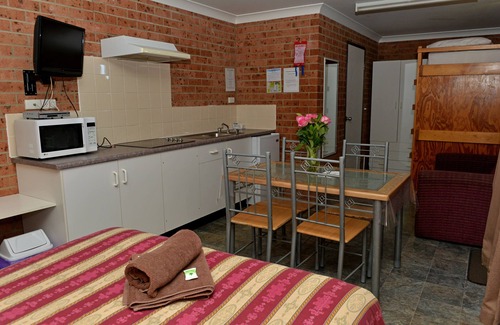 Glen Innes RV Rental | Fossicker Caravan Park