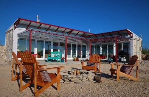Terlingua House | Fossil Knob Ridge -Chisos: Ultra-Modern Container Home