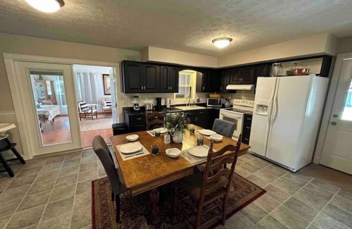 Cane Valley House | Foster Lodge at Green River Lake- Pet Friendly & NO Cleaning Fees!