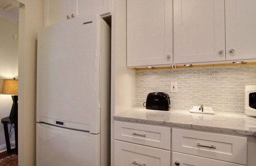 Historic Downtown Savannah Apartment | Fountain View Cottage, Beautiful Savannah Home
