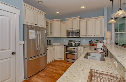 Bald Head Island House | Four bedroom home with private crofter located in the heart of the island close to amenities.