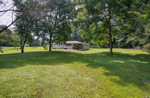 Groveoak House | Four Bedroom home between two public boat ramps-3/4 mile to Waterfront Grocery