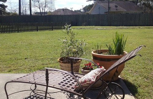 Covington House | Four Oaks, minutes to charming downtown Covington in secluded cul-de-sac.