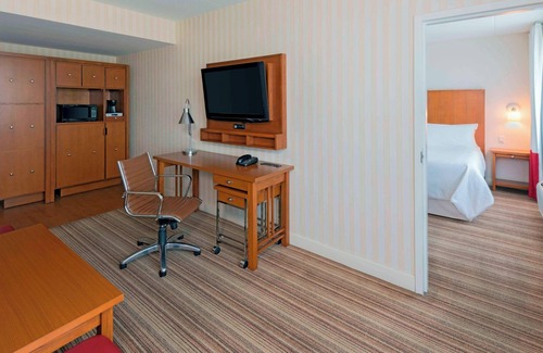 Cambridge Hotel | Four Points by Sheraton Cambridge Kitchener, Ontario