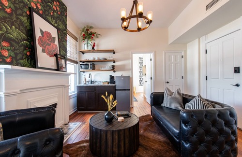 Versailles Hotel | Four Roses Suite, The Woodford Hotel