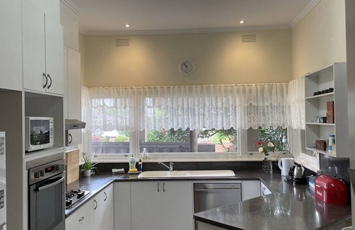 Bentleigh House | Four Season Home 家四季 - Large house for big groups, close drive to the beach!