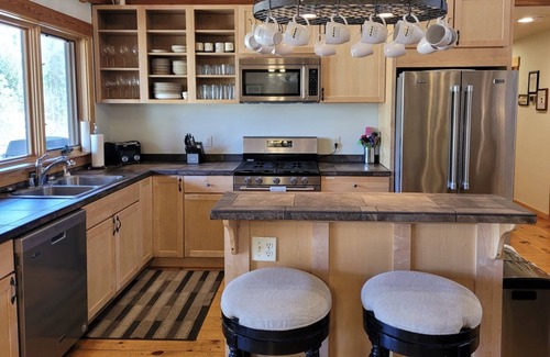 Mazama House | Four Sisters Lodge-4 Bedroom Option, Pet Friendly and on the Ski Trail!