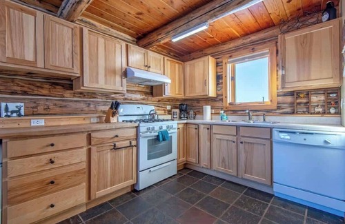 Fox Creek House | Fox Creek Cabin with Bunkhouse