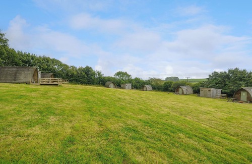 Liskeard Cottage | FOX DEN @ PENBUGLE ORGANIC FARM, pet friendly, with a garden in Duloe