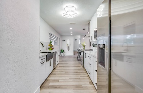 Croissant Park House | Fox Private Resort- Near Downtown & Beach