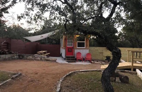 Austin Cabin | "Fox" tiny home in 2 acre gated boutique resort with pool!