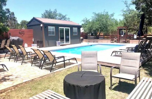 Austin Cabin | "Fox" tiny home in 2 acre gated boutique resort with pool!