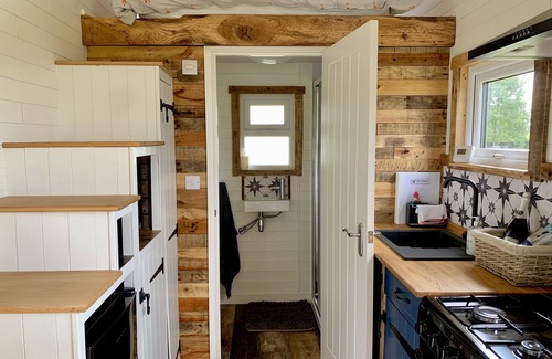 Foxley Cabin | Fox Tiny House is a wonderful place to escape to with all the home comforts you can imagine! A king-