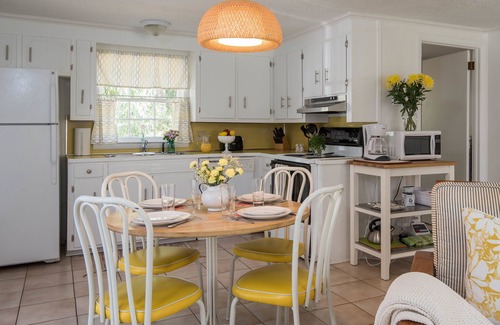 Hendersonville Cottage | Foxhole Cottage - Close to downtown