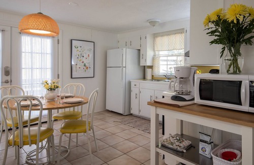 Hendersonville Cottage | Foxhole Cottage - Close to downtown