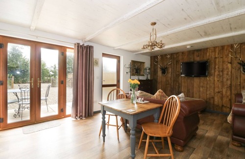 Spixworth Cottage | FOXLEY WOOD COTTAGE, pet friendly, with a garden in Spixworth