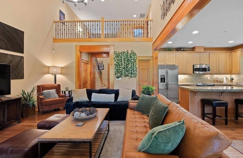 Welches Villa | Fox’s Den: A Luxurious Mountain Retreat in Scenic Mt. Hood Village