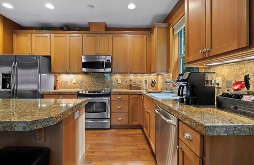 Welches Villa | Fox’s Den: A Luxurious Mountain Retreat in Scenic Mt. Hood Village