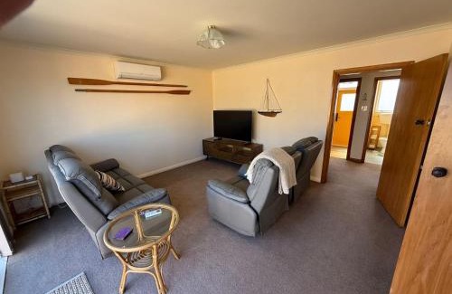 Foxton Beach House | Foxton Beach Bach 5 Star Location 2 Min Walk To Beach New Furnishings BBQ
