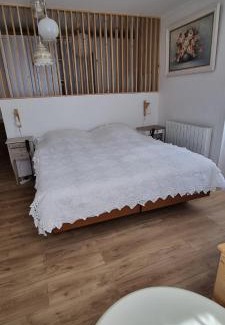 Javerlhac-et-la-Chapelle-St-Robert Apartment | Joli studio