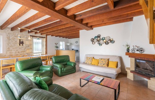 La Gripperie-Saint-Symphorien House | Small House 'Grands Gites 16 Persons' with Private Terrace, Private Garden and Wi-Fi