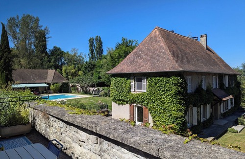 Les Avenieres-Veyrins-Thuellin House | "Le Refuge des Oiseaux " Self-catering accommodation 15 minutes from Walibi!