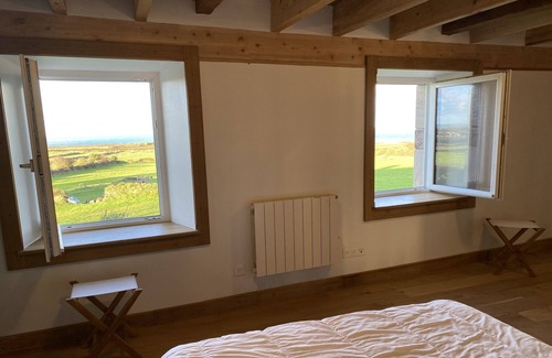 Saint-Germain-des-Vaux Bed & Breakfast | Charmante Maison vue sur mer Dans Village Typique du Cotentin