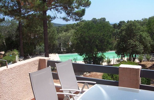 Cirendinu Apartment | Apartment for 2 to 4 people with very large pool and garden, beach 900M