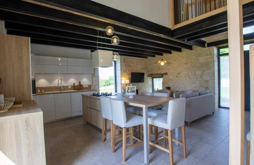 Sorges-et-Ligueux-en-Perigord Cottage | Air-conditioned house with terrace and Wi-Fi, pets allowed, near Périgord Vert