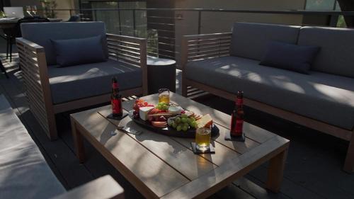 Travis Heights Hotel | Frame Hotel - Treehouse