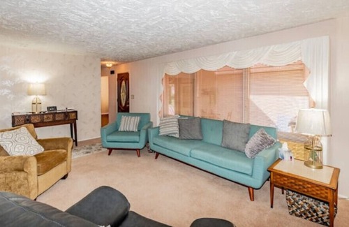 North Central Omaha House | Frank Lloyd WrightishMid Century Mod Time Capsule