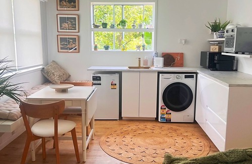 Redcliffe Cottage | Frankie's on Frank - Cottage in Scarborough 800m from beach