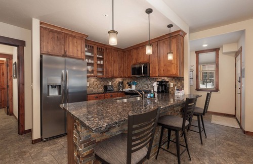 Fraser Condo | Fraser condo w/mountain views & grill