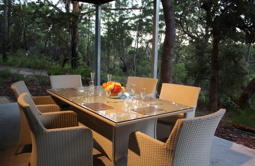 Kingfisher Bay House | Fraser Island House, stunning Sunset views, 5 bed/2.5 bth, pool table, 13 guests