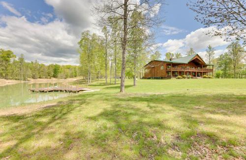 Fraziers Bottom House | Fraziers Bottom Cabin on 800 Acres of Land with Lake