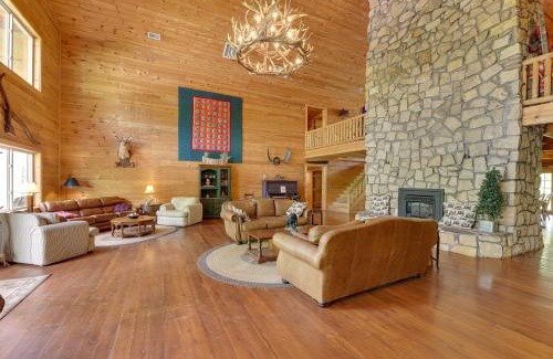 Fraziers Bottom House | Fraziers Bottom Cabin on 800 Acres of Land with Lake