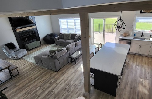 Markesan House | Freddie’s Escape: Modern Lakeview Retreat with Family-Friendly Fun