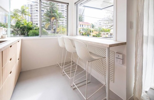 Surfers Paradise Apartment | Freddies - pet friendly! last minute discount!
