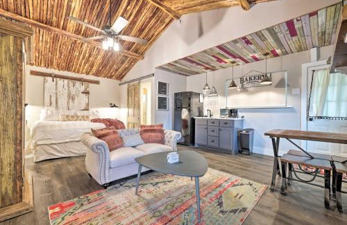 Fredericksburg House | Fredericksburg Regan Cottage with Hot Tub!