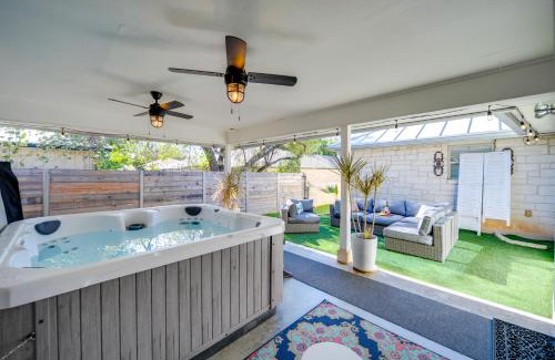 Fredericksburg House | Fredericksburg Regan Cottage with Hot Tub!